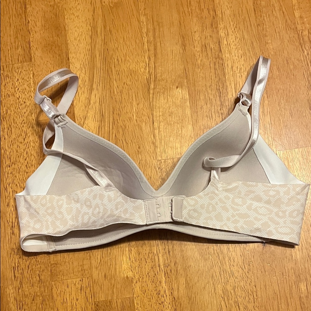Warner's Light Cream Bra - Picture 2 of 3